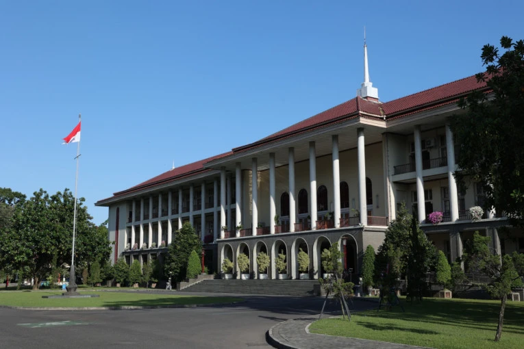 PT Sang Hyang Seri dan Universitas Gadjah Mada Jalin Kerja Sama Strategis Perbenihan Padi